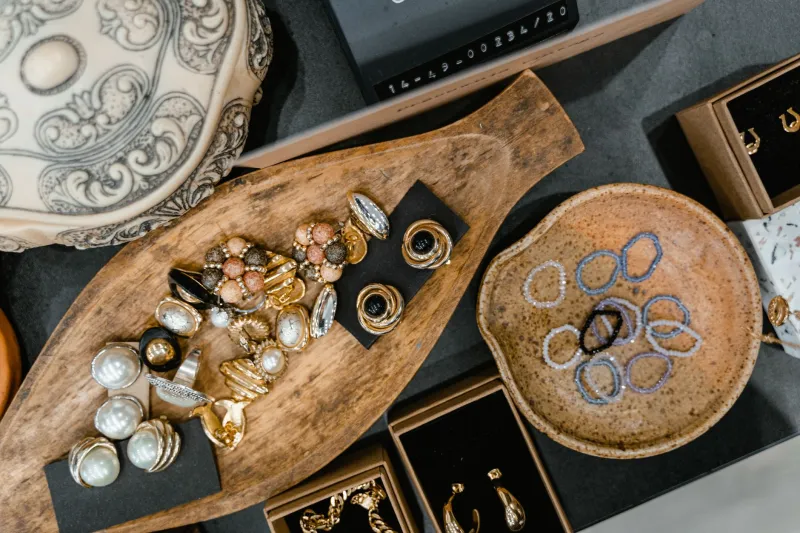 L'or rose en joaillerie : décoder une teinte qui traverse les époques avec grâce