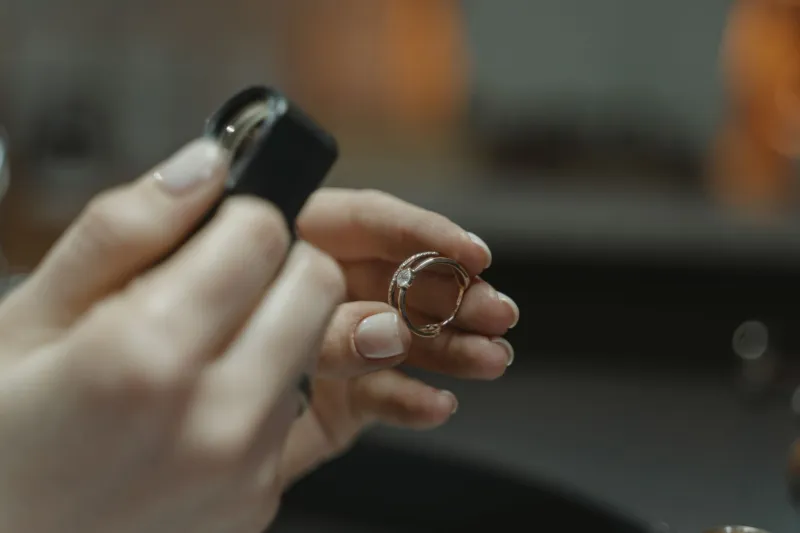 Poinçons, titres et signatures : le langage secret de la joaillerie française